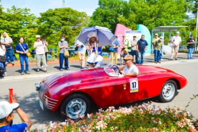 オーナーの荒木さんとフィアット 508C アラドーロ