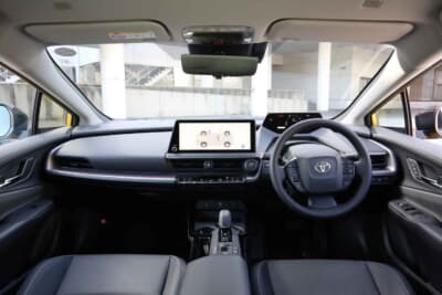 クルマのエンジンをかけた瞬間に表示される何気ない“豆知識”のようでいて、じつはその裏に地域経済や広告戦略が隠れている