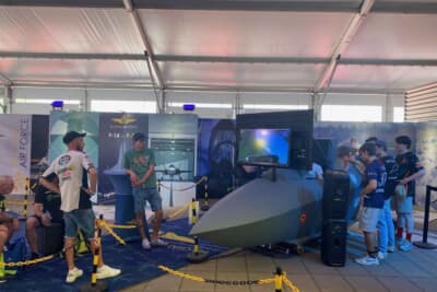 レースウィークにはベルギー空軍のシミュレーターが無料で体験出来ます