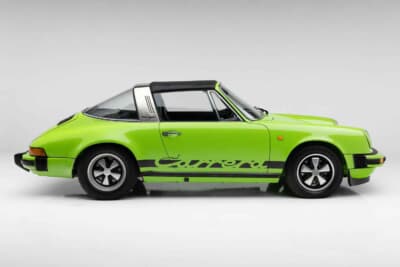 30万2000ドル(邦貨換算約4450万円)で落札されたポルシェ「911カレラ 2.7タルガ」(C)Courtesy of RM Sotheby's