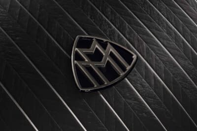 メルセデス・マイバッハ S680エディション・ノーザンライツ：誇らしいマイバッハパターン入りセンタートリム