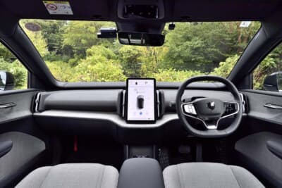 EX30 Ultra Twin Motor Performance:インテリアはデコラティブ・パネル(パーティクル)