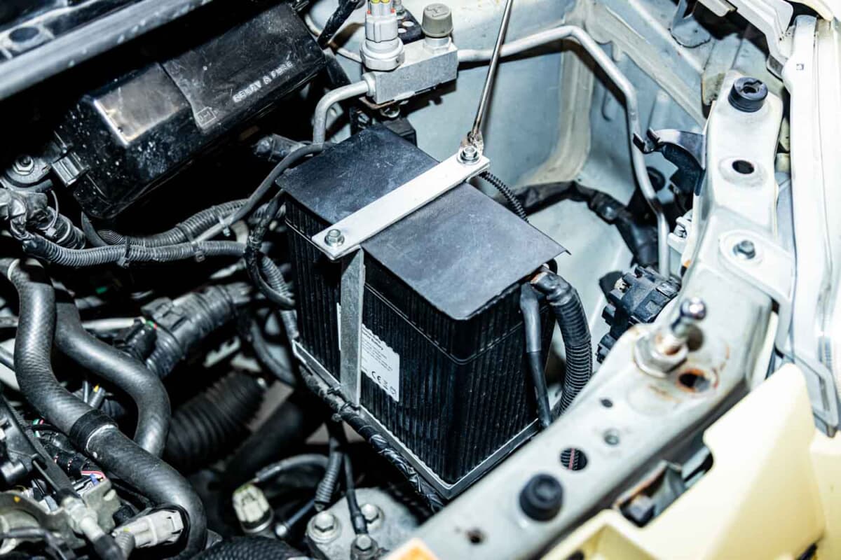 ダイハツ エッセ：全クラス共通の定番が、バッテリーの小型軽量化。ボンネットなどもFRPに交換済みである