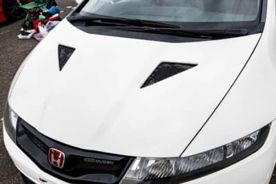 ホンダ シビック タイプRユーロ:ボンネットは無限製に変更されている