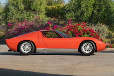 200万ドル〜250万ドル(邦貨換算約2億9436万円〜3億6795万円)で現在も販売中のランボルギーニ「P400ミウラ」(C)Courtesy of RM Sotheby's