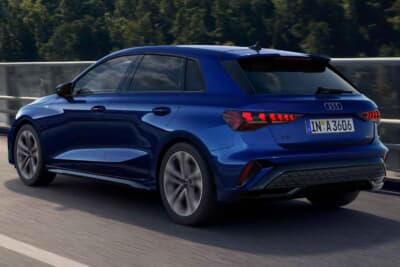 アップデートされたパークアシスト機能は駐車時だけでなく障害物を検知すると自動でブレーキを作動