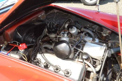 ディムラー SP250：アルミブロックの2.5L V8エンジンを搭載