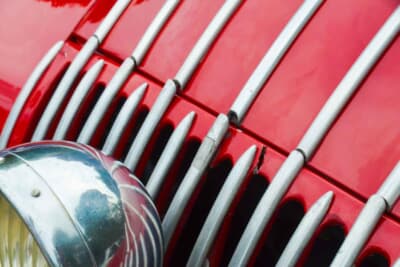 フィアット 508C アラドーロ:航空機の技術に習った流線型のアルミボディが大きな特徴