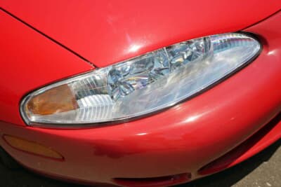 三菱 エクリプス スパイダー:ネオヒストリック世代のクルマで頭を悩ませるヘッドライトの曇りもなく、上々のコンディションを保っている。中古品も少ないだけにありがたい