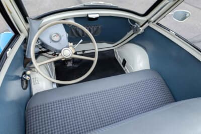 2万1280ドル(邦貨換算約314万円)で落札されたBMW「イセッタ300」C)Bonhams