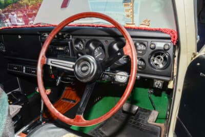 ダットサン ブルーバード 1600SSS クーペ:6眼メーターを採用