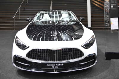 オーロラをイメージしたメルセデス・マイバッハSL680の美しさにはうっとりですね