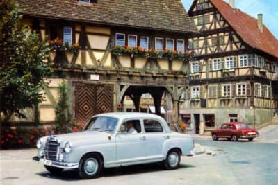 1953年W180/W120型(世界初の衝撃吸収構造セミモノコック)。Pontonと呼ばれていた