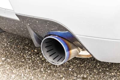 三菱ランサーエボリューション ワゴンGT:ストレートタイプのHKSスーパーターボマフラーにGPスポーツのキャタライザーを組み合わせている