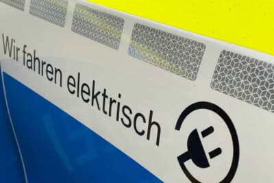 なんとパトカーでもEV車両を採用したバイエルン警察。人が多過ぎて説明を伺えなかったのが残念