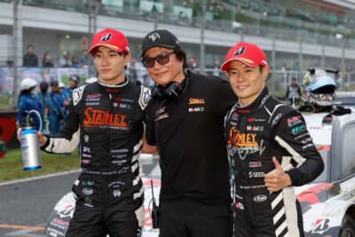 100号車STANLEY（山本選手／牧野選手組）