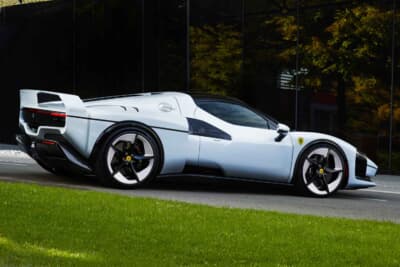 フェラーリSC40:NACAダクトをイメージしてサイドにエアインテークを設置