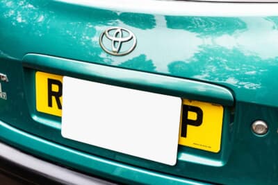 トヨタ カローラ1300GS：英国で購入したため、ナンバーベースは横長になっている