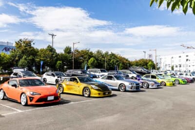 ワイスピ系のカスタム車両も参加していた