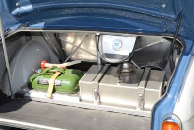 ライレー 1.5:トランクには安全タンクを装着する