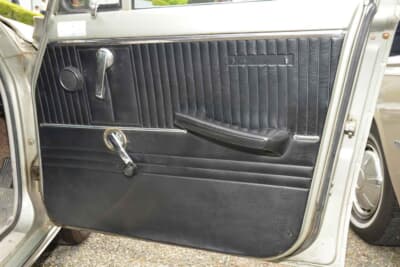 トヨペット コロナ：ドアの内張りもきれいだ