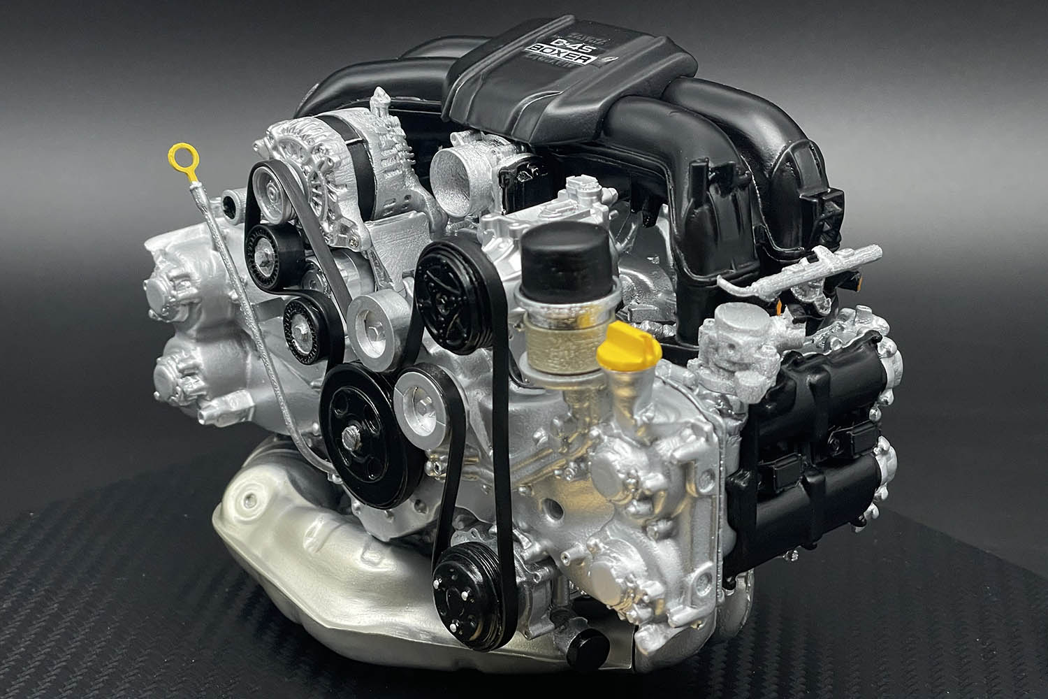 トヨタ「GR86」のエンジンモデルが1/6スケールで登場！ 11万円