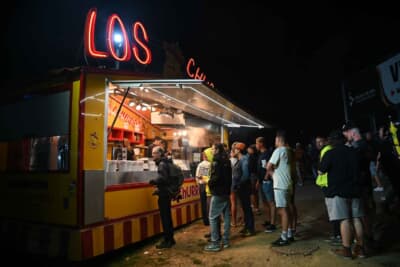 チュロス屋さんは深夜も大盛況