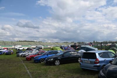 ゆる〜いオフ会らしい自慢のクルマの並べ方