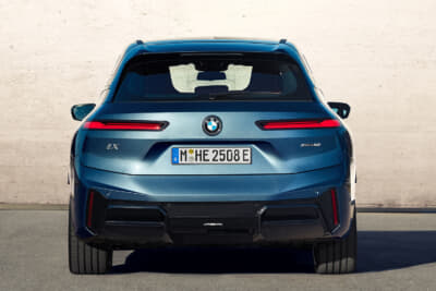 BMW iX:軽快なラインと大胆な面構成デザインが特徴