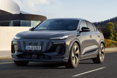 アウディQ6 e-tron Sportback:ルーフラインがリアに向かってなだらかに傾斜するSportsback独自の流れるようなフォルムがエレガント