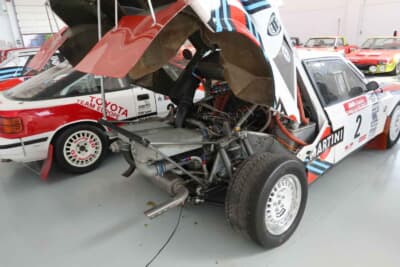 ランチア デルタS4:2本のダンパーと1本のスプリングで吊られたデルタS4のリアサスペンション