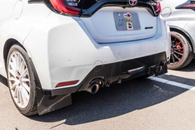 トヨタ GRヤリス:車高を下げる必要はないため、サスペンションは純正のままだ