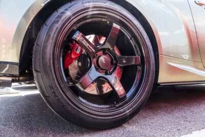 トヨタ GRヤリス：前後ともに72 FACTORYのブレーキローターに交換している