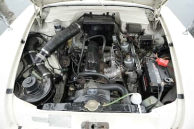 ヒルマン ミンクス シリーズⅤ:アレキサンダー製のツインキャブへとコンバートするインテークマニホールドは、イギリス本国のミンクスオーナーたちにも「どうやって手に入れたんだ?」と羨ましがられるくらいのレアアイテム