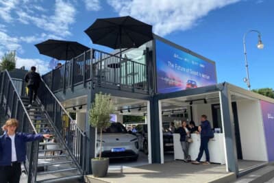 ケーニヒ広場では日頃街では見掛けないEV車両が多々出展していました