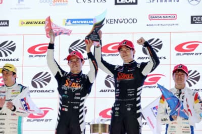 100号車STANLEY（山本選手／牧野選手組）