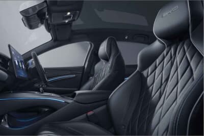 BYD SEAL:疲れにくいヘッドレスト一体型スポーツシートを採用したキャビン