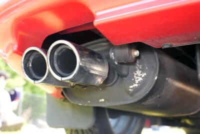 三菱 エクリプス スパイダー:2本出しのシンプルなデザインが気に入っており、マフラーはあえて社外品に交換せず純正のまま。パイプなどの錆びもほとんどない