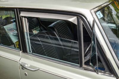 トヨペット コロナ：スチール製ドアバイザーも残っている