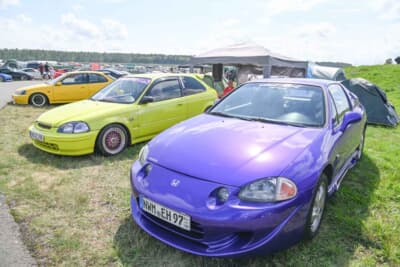 鮮やかなカラーリングの日本車コンパクトカーも数多く参加してます