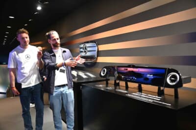 メルセデス・ベンツブースでのプレスカンファレンスから