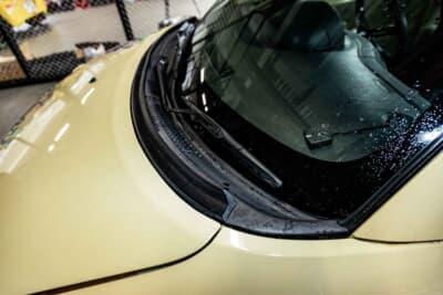 ダイハツ エッセ：ボンネットの後端に装着したガーニーフラップは、意外なほど冷却効果が高いのでおすすめだ