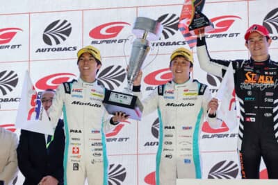 2番手でゴールした64号車Modulo（伊沢選手／大草選手組）