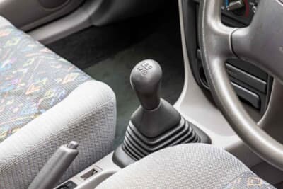 トヨタ カローラ1300GS：ミッションは５速MTとなっている