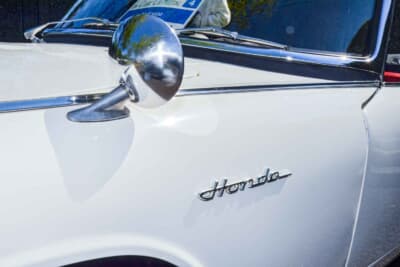 ホンダ S600:サイドパネルにはHondaのエンブレムを装着