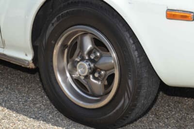 トヨタ セリカ 1400LT:トリムリング付きのGTホイールを装着