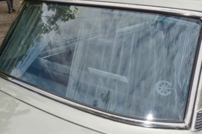 トヨペット コロナ：リアウインドウにはカーテンも備え付けられていた