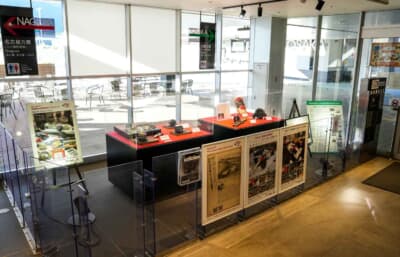 鈴鹿PA:3種類のエンジン模型は現在、モータースポーツの魅力発信スポット、新東名高速道路・鈴鹿パーキングエリア「PIT SUZUKA」地域資源PRコーナー(鈴鹿PAは高速道路の利用者以外も入場可能)にて、実際にF1で使用されたエンジンパーツとともに展示中