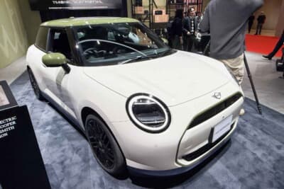 ミニクーパー ポール スミスエディションを世界初公開しましたわよ