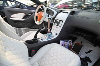 シフトレバーが昭和な匂いを漂わせています。私はあまり見なかったけれど刀の柄シフト